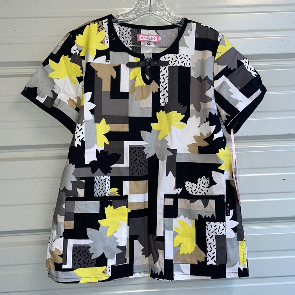 NWT Koi Scrub Fall top.  sz M